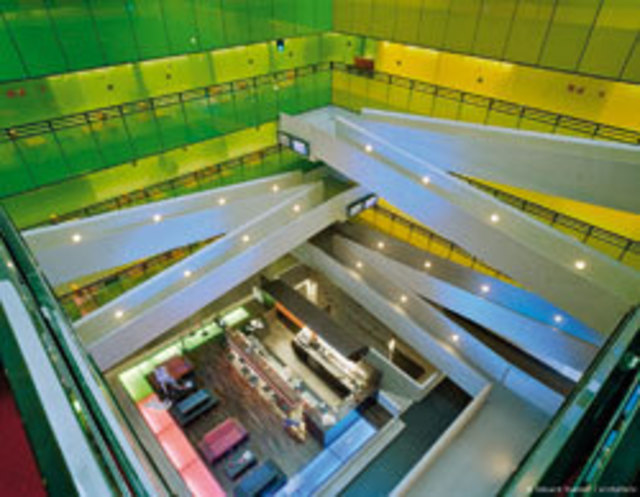 Cube Nassfeld Sport- und Designhotel: Durch die kostengünstigen 4er- und 8er Zimmer mit Etagendusche/WC - der Treffpunkt für Studenten, Partybegeisterte und Gruppen aus aller Welt!