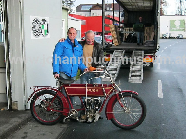 Gerald Rathkolb und Franz Tantscher (rechts) mit der eindrucksvollen Puch Typ 702