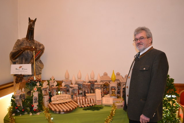 Aussteller Hans Peham aus Saiga Hans arbeitet mit Holz.