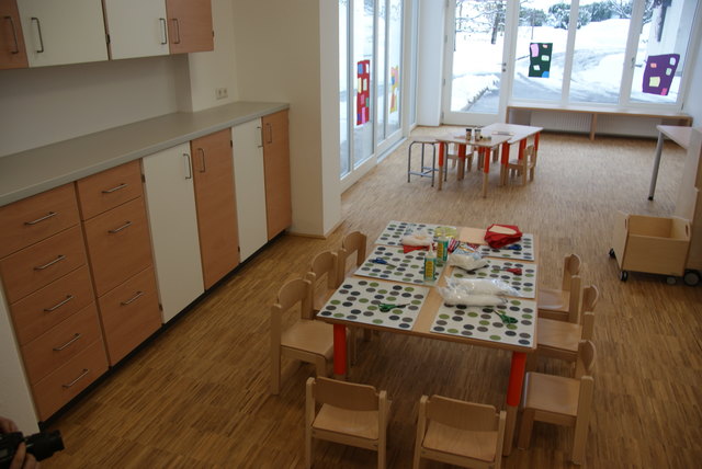 Der Betriebs-Kindergarten ist täglich (Mo - Fr) 13 Stunden geöffnet.