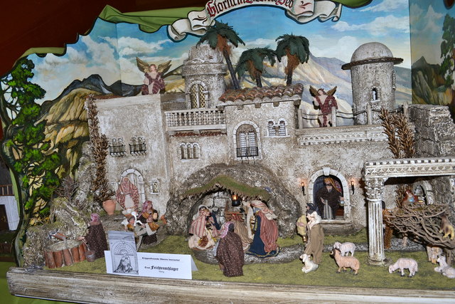 Verschiedene Arten von Krippen im Stadttheater