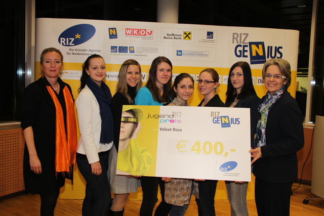 Riz-Chefin Petra Patzelt, und Landesrätin Petra Bohuslav mit den Preisträgerin der HLM Wr. Neustadt Sonja Banbasek, Michaela Schlögl, Stephanie Ackerl, Michaela Back, JudithEhrenreich, Anita Treitler | Foto: Treibenreif-Laferl
