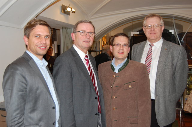 V. l.: ÖVP-Landesgeschäftsführer Wolfgang Hattmannsdorfer, Klubobmann Karl Kopf, Bezirksparteiobmann August Wöginger und Landtagspräsident Friedrich Bernhofer.