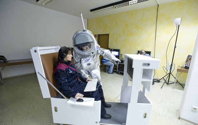 Das „Mission-Control-Center“ wurde mit mithilfe der Tischlerei Datl (Hagenberg) in sechs Monaten gebaut. | Foto: ÖWF/Katja Zanella-Kux