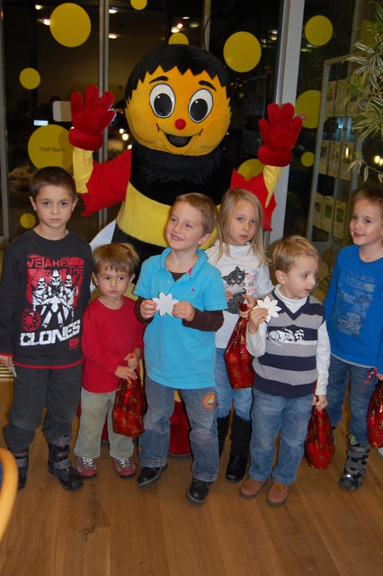 "Sumsi" besuchte die Kinder nach der Märchenstunde | Foto: KK