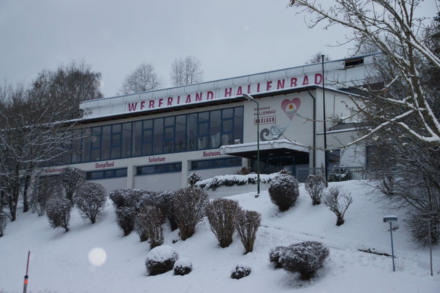 Haslacher Gemeinderäte fordern vom Land eine Sonderfinanzierung für die Hallenbadsanierung.