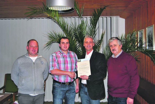 Vizebürgermeister Gerhard Schießl, Kristof Jodlbauer, Zivilschutzverband-Bezirksleiter Thomas Gut und Bürgermeister Johann Scharf.