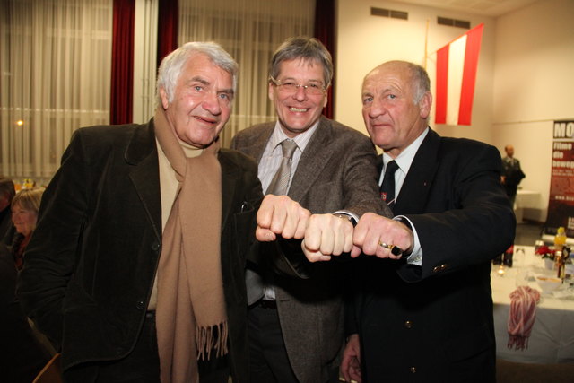 LHStv. Peter Kaiser bei der Filmpremiere „Der Marathonmann“ mit den beiden Legenden Sigi Bergmann und Joe Tiger Pachler.