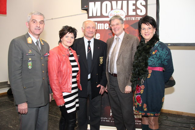 LHStv. Peter Kaiser mit Militärkommandant Brigadier Walter Gitschthaler, GRin Ruth Feistritzer, Joe Tiger Pachler und LAbg. Ines Obex-Mischitz.