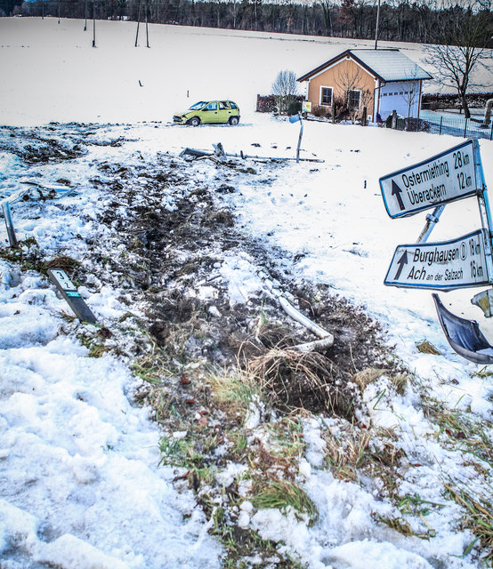 Nach rund 40 Metern kam das Auto in einer Wiese zum Stehen. | Foto: D. Scharinger