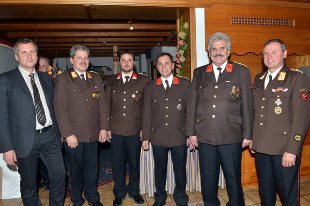 v.l.n.r.: Bürgermeister Andreas Haas, Abschnittskommandant Siegfried Geisler, Kommandant-Stellvertreter David Emberger, Alt-Kommandant-Stellvertreter Gerald Dejaco, Kommandant Franz Gredler, Bezirkskommandant Johann Steinberger; | Foto: Freiwillige Feuerwehr Gerlos