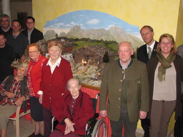 Das gelungene Werk kann bis Lichtmess im Eingangsbereich des Seniorenwohnheims Abtenau bewundert werden.