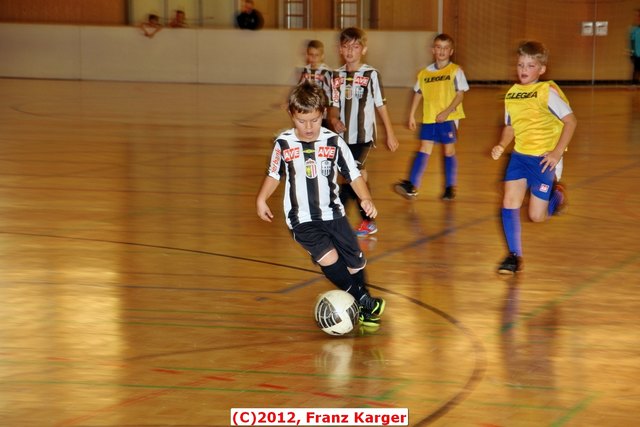 Tollen Hallenfußball zelebrierte der LASK (hier Szene aus dem Match gegen Bad Leonfelden) beim U9 Turnier in der Bezirkssporthalle in Freistadt.