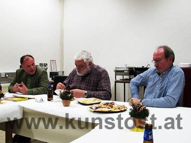 Rauchende Köpfe und dampfende Suppenteller; von links: Peter Piffl-Percevic, Gerhard Stiegler und Karlheinz Rathkolb