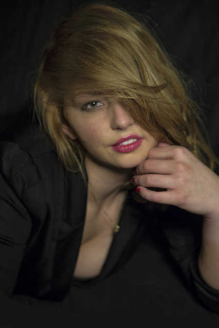 Canon EOS 5D Mark III mit EF 24-105 im eigenen Studio fotografiert. Model: Katharina