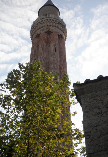 ... einer schönen, alten Stadt am Mittelmeer. Dieses Wahrzeichen wurde bereits im 13. Jhdt. aus Ziegelsteinen erbaut und mit blauen Fliesen dekoriert.