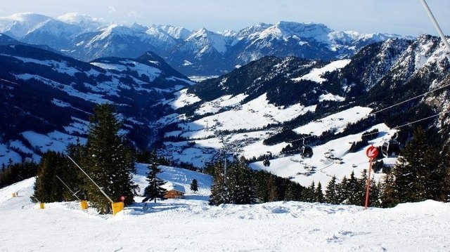 Panoramablick von der Wurmeggalm zum äusserem Alpbachtal mit Karwendel und Rofangebirge