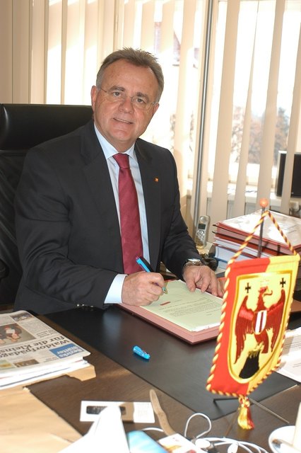 LH Hans Niessl verurteilt das Spekulieren mit öffentlichen Geldern und fordert klare gesetzliche Regelungen.