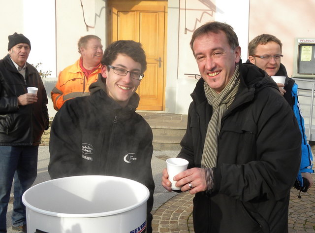 LJ-Obmann Michael Gerngroß (l.) war mit seiner Landjugendgruppe für einen guten Zweck tätig.