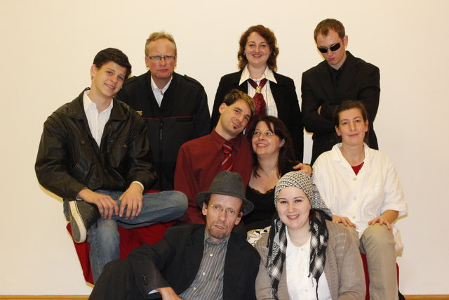 Für vergnügliche Stunden sorgt wieder das Team der Theatergruppe.