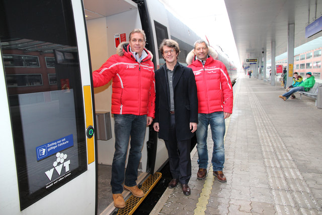 Martin Ebster, Direktor TVB St. Anton am Arlberg, Dr. Alexander Jug, ÖBB-Regionalmanager Tirol und Peter Mall, Chef-Organisator Weltcuprennen St. Anton am Arlberg, freuen sich über die Kooperation mit den ÖBB.