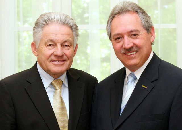 Landeshauptmann Josef Pühringer (li.) und Wirtschafts-Landesrat Viktor Sigl.