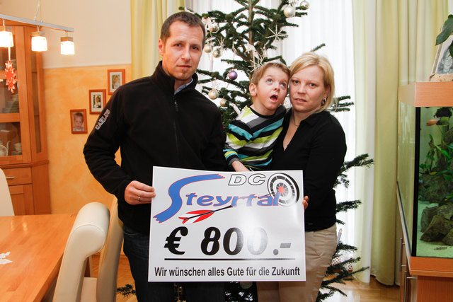 Sabine Gschliffner mit Sohn Michael und Obmann Karl Kerbl.