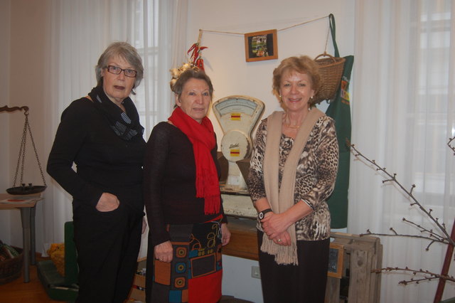 Die Mitarbeiterinnen des Josefstädter Bezirksmuseums - im bild Helen Rupertsberger-Knopp, Maria Ettl und Julika Becker - befragten die Besucher, ob sie einen Markt im Bezirk möchten.