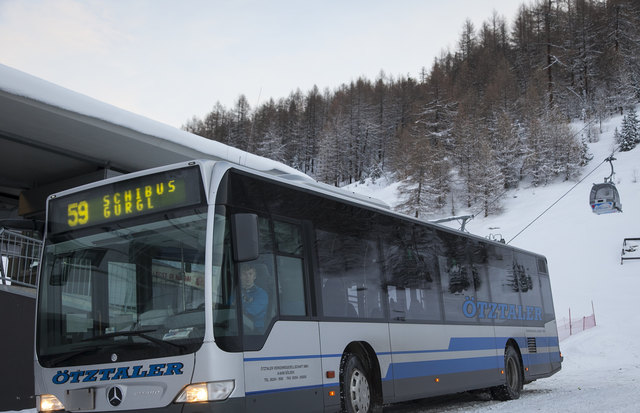 Über 4.000 Urlauber-PKW können täglich dank 23 modernst ausgerüsteter Skibusse in der Garage bleiben. | Foto: Ötztaler