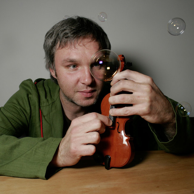Der österreichische Bassist Oliver Steger brachte das Musikprojekt "S.O.D.A." an den Start.