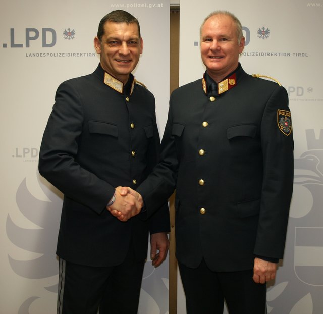 Landespolizeidirektor Helmut Tomac und Oberstleutnant Walter Meingassner.