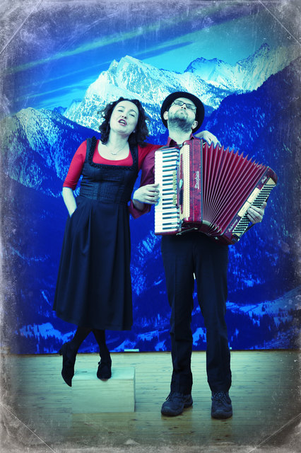 Andrea Pancur und Ilya Shneyveys unterhalten in Weißenbach.