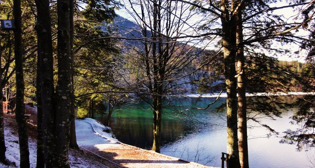Einige Kilometer von Tarvis/Italien entfernt liegt der Lago di fusine I und II. Foto vom 1.1.2013.