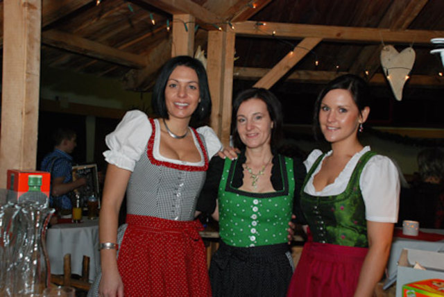 Traditionelle Kleidung ist beim Arbeiterball Trumpf.