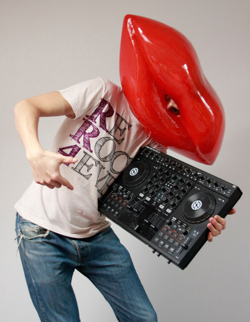 DJ Lipps hat den Turntable mit der Talk-Couch getauscht.