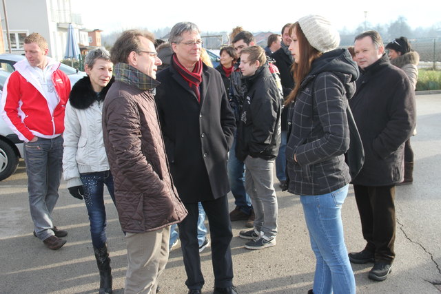 LHStv. Peter Kaiser, SPÖ-Wohnbausprecher LAbg. Herwig Seiser und BgM. Franz Felsberger im Gespräch mit der Ebenthaler Bevölkerung.