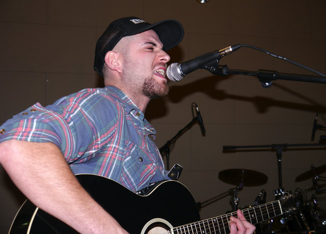 "Benji & Flo Acoustixxx"