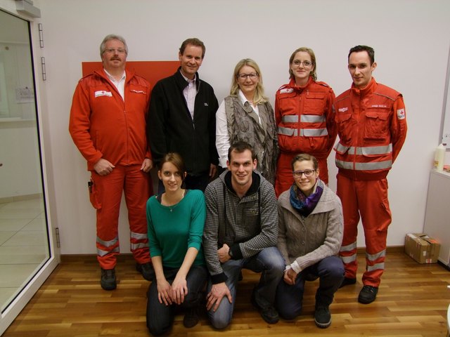 Baldi Brunner (Coach der Wettkampfgruppe), Pressesprecher Dr. Dietmar Koplenig, Bezirksstellenleiterin-Stv. Elisabeth More, Barbara Oberlercher, Daniel Pirker
und vorne v.l.n.r. die erfolgreichen Teilnehmer Petra Leitner, Mario Rieder und Anna Jöbstl