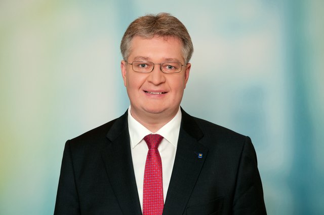 Christoph Kainz ist seit zehn Jahren als Abgeordneter im Bezirk Baden unterwegs.