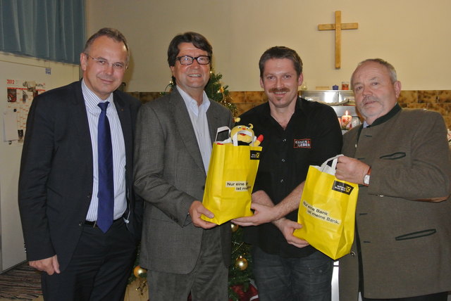 Direktor Günter Stadlberger, Primar Gerold Aspöck, Erwin Hehenberger und Ökonomierat Alexander Biringer (v.l.).