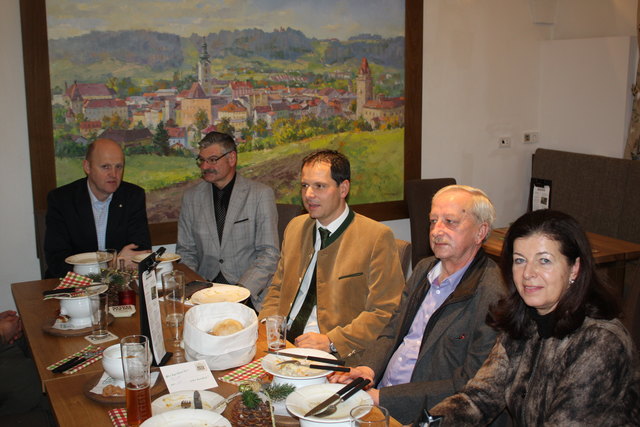 Der stellvertretender Betriebsratsvorsitzender des OÖ Roten Kreuzes und ÖAAB-Bezirksobmann Ernst Brandstetter aus Tragwein, Bezirksobmann Kameradschaftsbund und Leiter Bezirksseniorenheim Pregarten Franz Prandstätter, Bezirksparteiobmann Bundesrat Bürgermeister Christian Jachs, , Obmann Lebenshilfe Freistadt Hubert Pointner, LAbg Gabriele Lackner-Strauss.