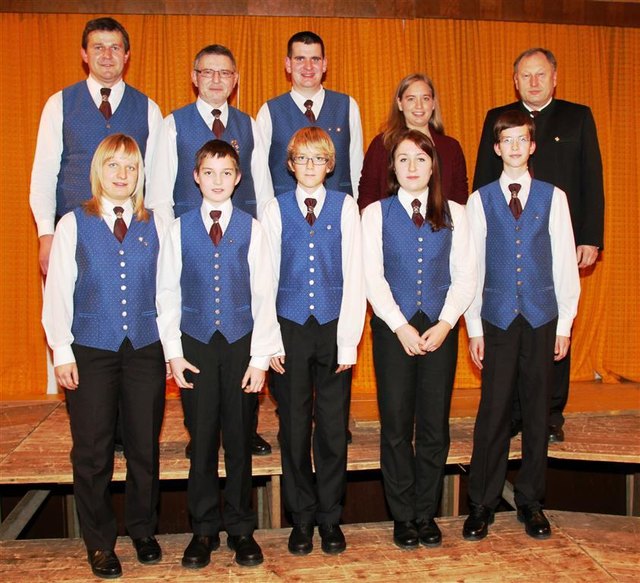 hintere Reihe: Robert Gierlinger, Josef Herrnbauer, Matthias Furtmüller, Christine Niedersüss, Hermann Stallinger, 1. Reihe: Gerda Gahleitner, Simon Gahleitner, Hannes Gierlinger, Anna Prechtl, Jakob Wögerbauer