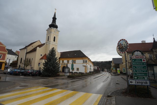 In der Nähe der Pfarrkirche Gars wurde der Mann entdeckt: In seinem PKW fanden Beamte Einbruchswerkzeug