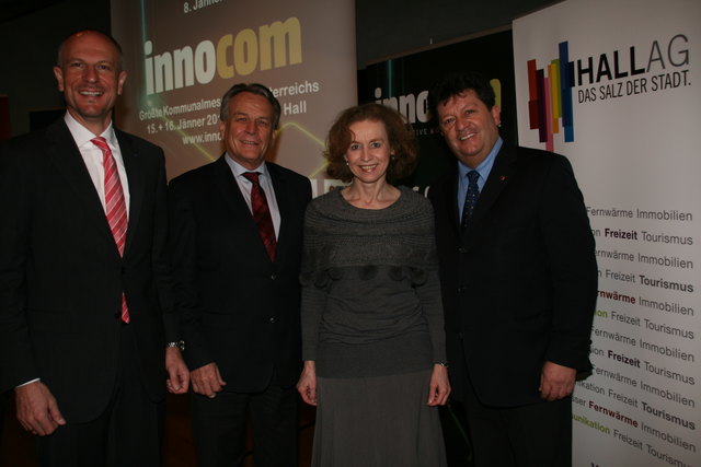 Freuen sich auf die Messe: Mag. Johann Kollreider, Vorstand Hypo Tirol Bank AG, DI Harald Schneider, Vorstandsvorsitzender IKB AG, Bgm. Dr. Eva Posch, und
Mag. Ernst Schöpf, Präsident des Tiroler Gemeindeverbandes