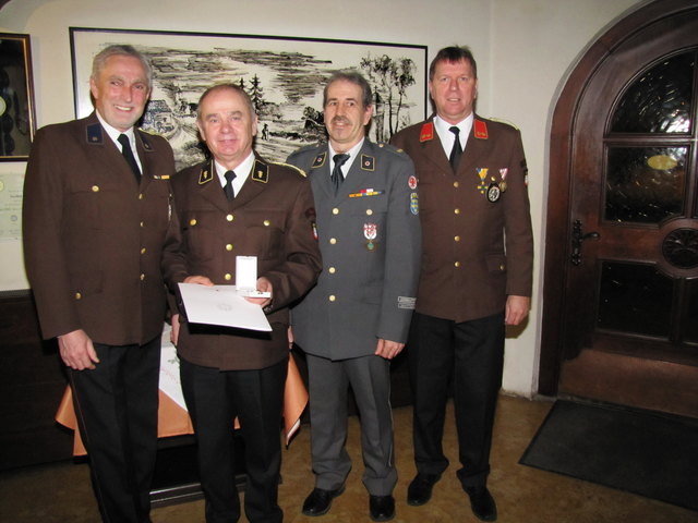 FF-Jahresversammlung: Walter Krutis, Josef Hofer, Johann Domitzi und Walter Posch.