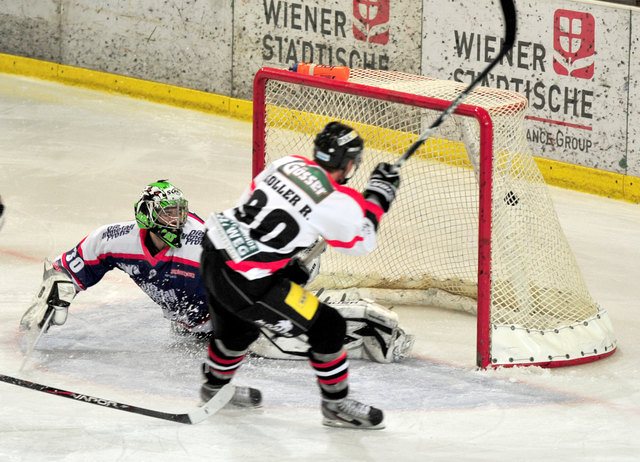 Zeltweger Shorthanded-Tor: Robert Koller erhöht in Unterzahl nach mustergültiger Vorarbeit von Johnstone auf 4:0.