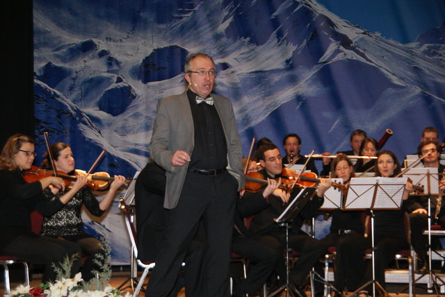 Tenor Maximilian Bauer sorgte als Wienerliedsänger für beste Unterhaltung.