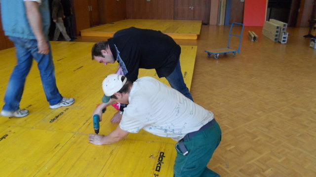 Aufbauarbeiten Podium