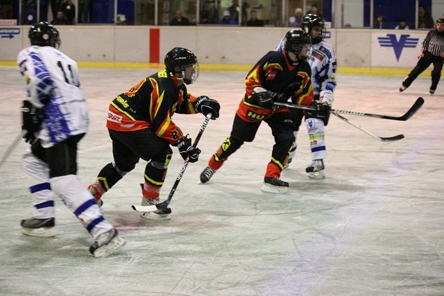 Die Eishockeyspieler des EHC Fire on Ice Wels kämpfen um den Einzug ins Halbfinale der 3. Landesliga.