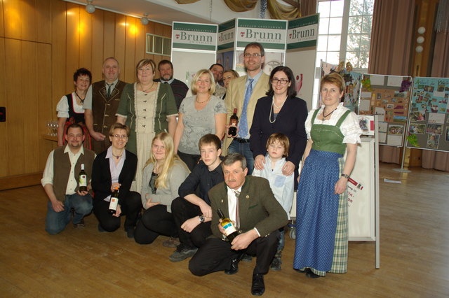 ©informativ.cc; Die Mitglieder des Brunner Weinbauvereins freuten sich über die „gestürmte“ Jungweinpräsentation 2012.